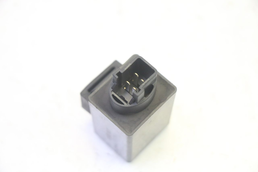 photo de BLINKERRELAIS HONDA FES S-WING SWING ABS 125 (2007 - 2015) - Zoom auf Gebrauchszustand