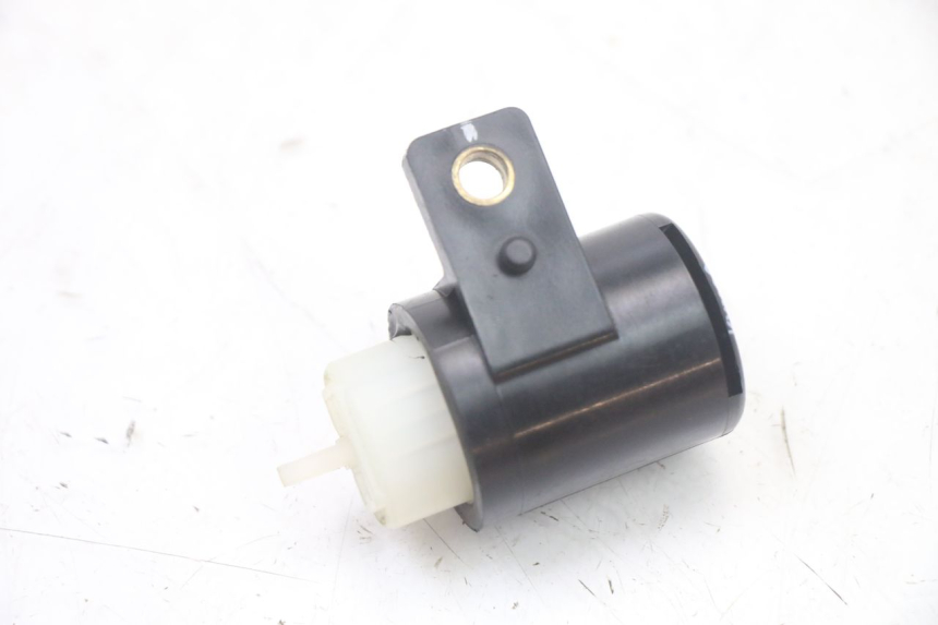 photo de BLINKER RELAIS KYMCO PEOPLE S 125 (2000 - 2008) - Zoom auf Gebrauchszustand