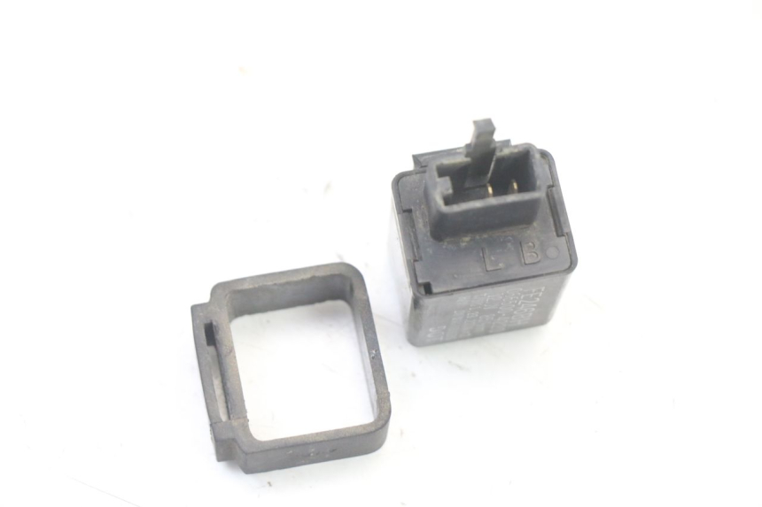 photo de BLINKERRELAIS YAMAHA FZS FAZER 600 (2001 - 2003) - Zoom auf Gebrauchszustand