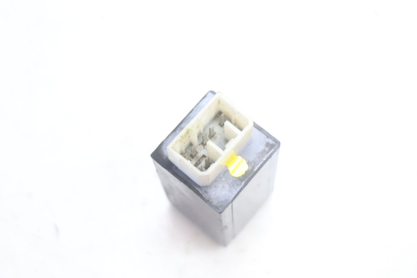 photo de BLINKERRELAIS YAMAHA YP MAJESTY 125 (2002 - 2006) - Technische Nahaufnahme