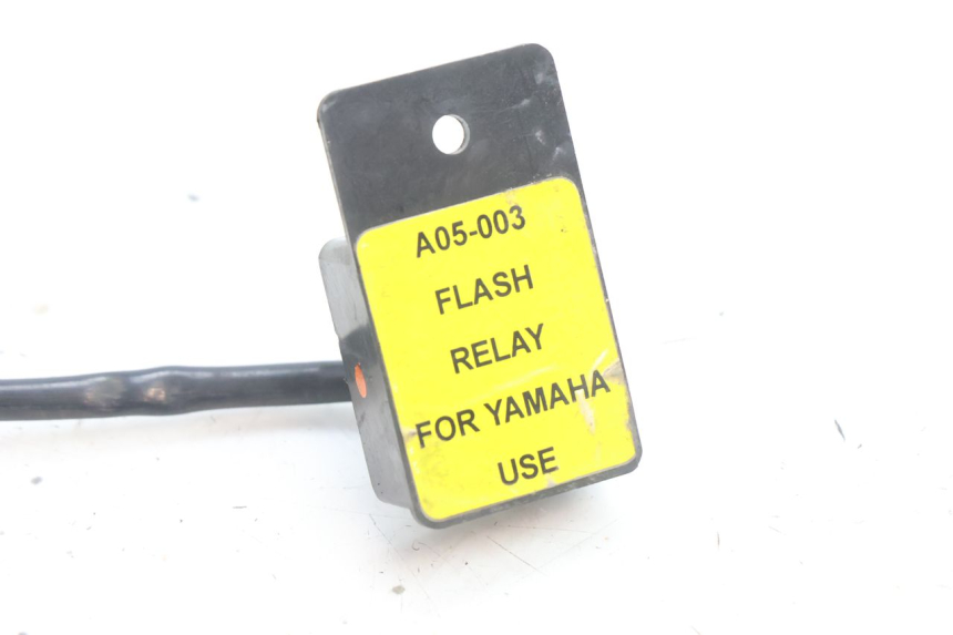 photo de BLINKER RELAIS YAMAHA YZF R6 600 (2008 - 2009) - Detailansicht des Bauteils