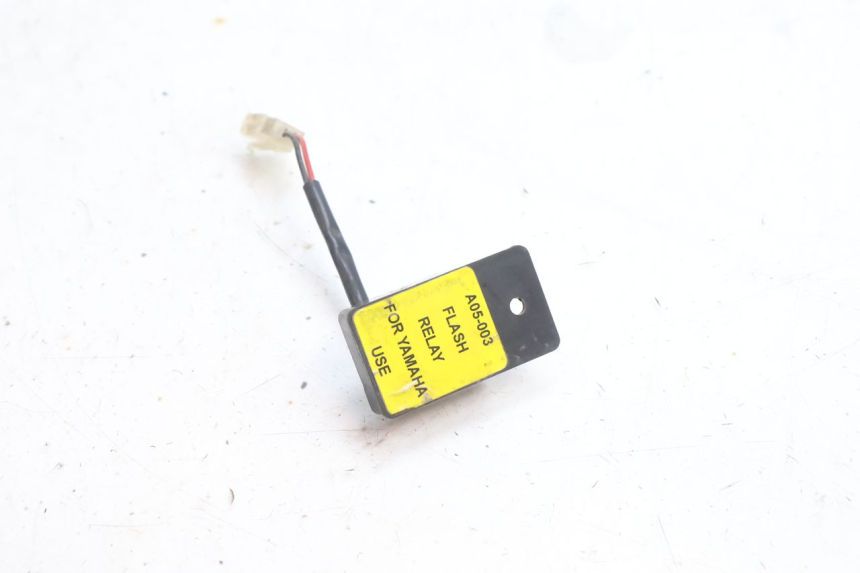 photo de BLINKER RELAIS YAMAHA YZF R6 600 (2008 - 2009) - Zoom auf Gebrauchszustand