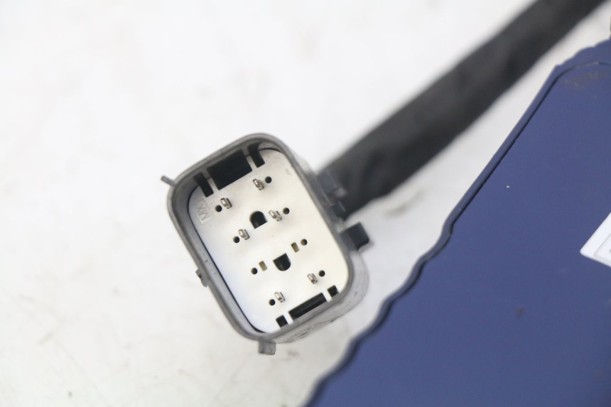 photo de BATTERIELADEGERÄT PEUGEOT E-VIVACITY 1 (2012 - 2018) - Hochauflösende Nahaufnahme