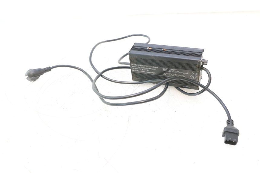 photo de BATTERIELADEGERÄT BAIKU SAKURA 1 (2021 - 2025) - Hauptansicht