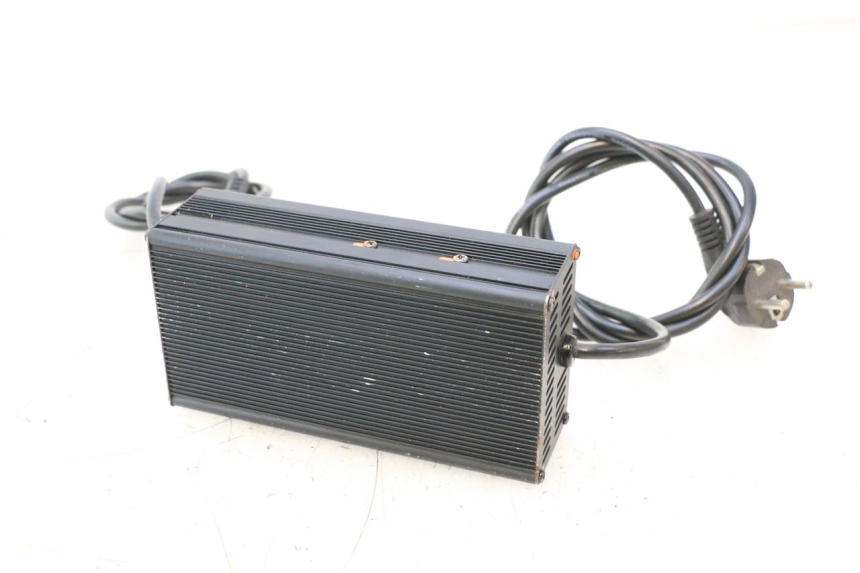 photo de BATTERIELADEGERÄT BAIKU SAKURA 1 (2021 - 2025) - Charakteristische Merkmale