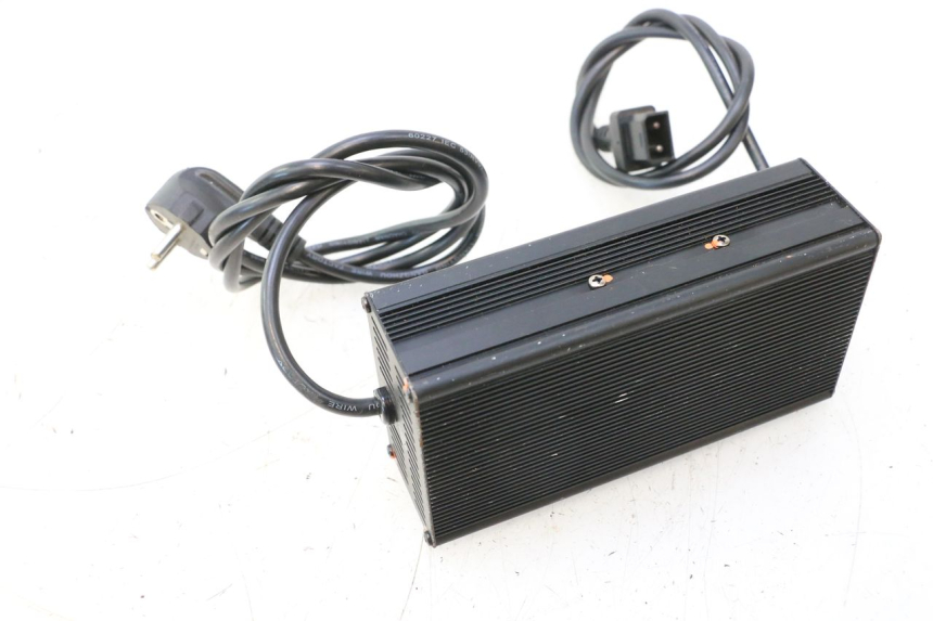 photo de BATTERIELADEGERÄT BAIKU SAKURA 1 (2021 - 2025) - Alternative Perspektive