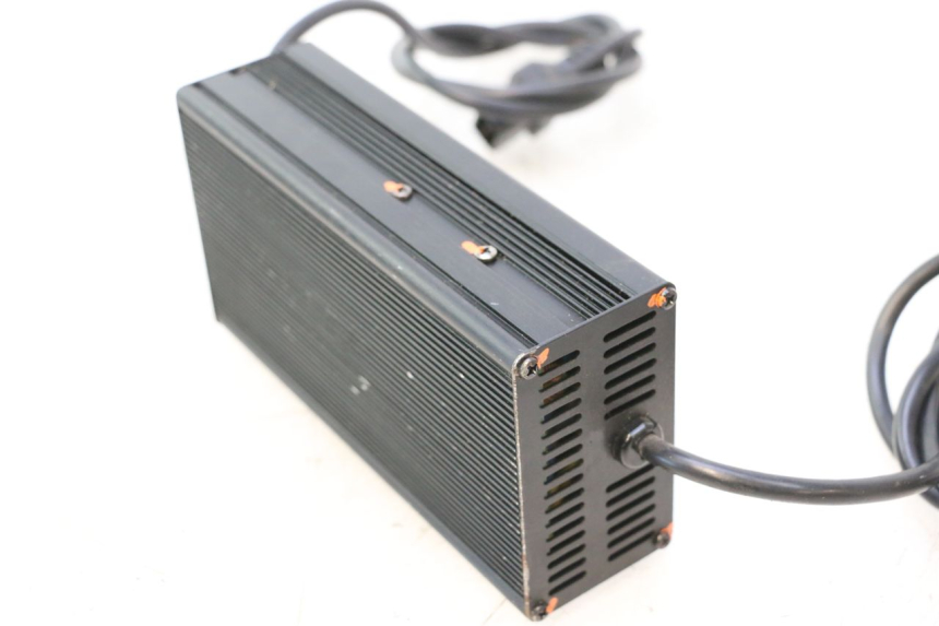 photo de BATTERIELADEGERÄT BAIKU SAKURA 1 (2021 - 2025) - Technische Nahaufnahme