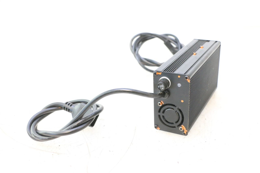 photo de BATTERIELADEGERÄT BAIKU SAKURA 1 (2021 - 2025) - Gesamtansicht des Produkts