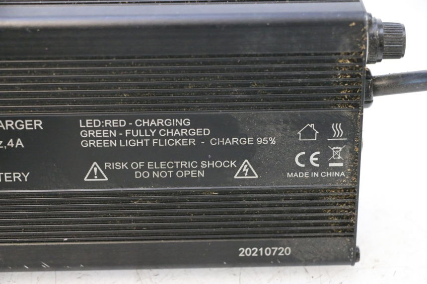 photo de BATTERIELADEGERÄT BAIKU SAKURA 1 (2021 - 2025) - Geprüftes Gebrauchtteil