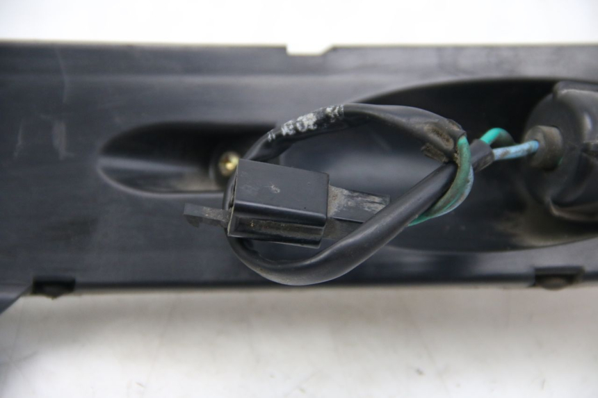 photo de RECHTER HINTERER BLINKER ECCITY ARTELEC 670 1 (2013 - 2017) - Oberflächenzustand und Material