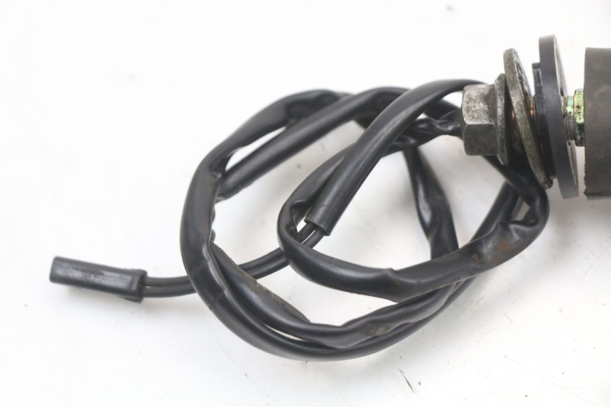 photo de HINTEN RECHTS BLINKER SUZUKI GZ MARAUDER 125 (1998 - 2004) - Details der Befestigungspunkte