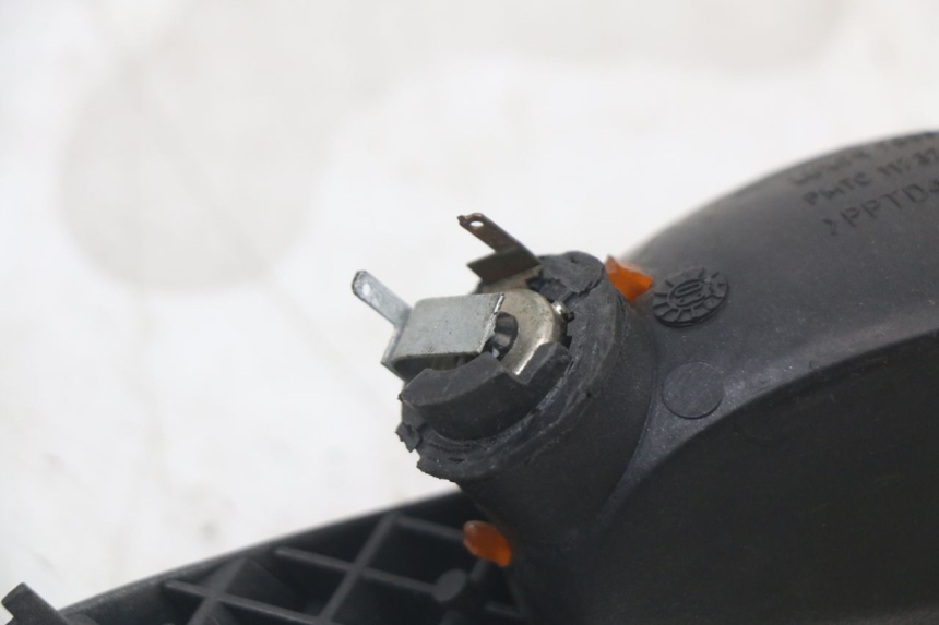 photo de RECHTER HINTERER BLINKER PEUGEOT ELYSTAR 50 (2002 - 2014) - Details der Befestigungspunkte