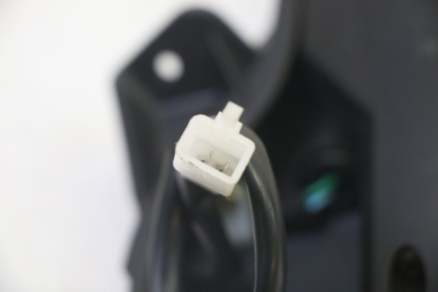 photo de HINTEN RECHTS BLINKER EFUN PUSA 1 - Details der Befestigungspunkte