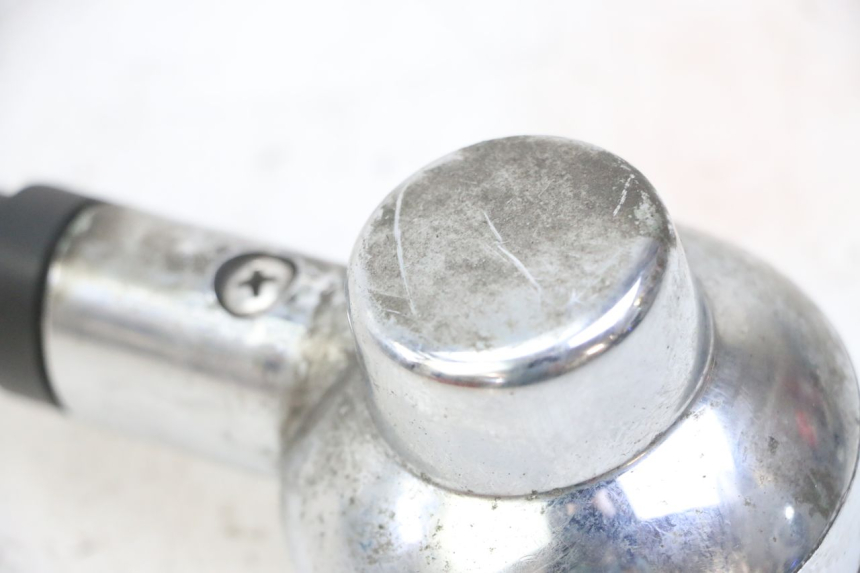 photo de HINTEN RECHTS BLINKER APRILIA SCARABEO GT TOURING 125 (1999 - 2005) - Details der Befestigungspunkte