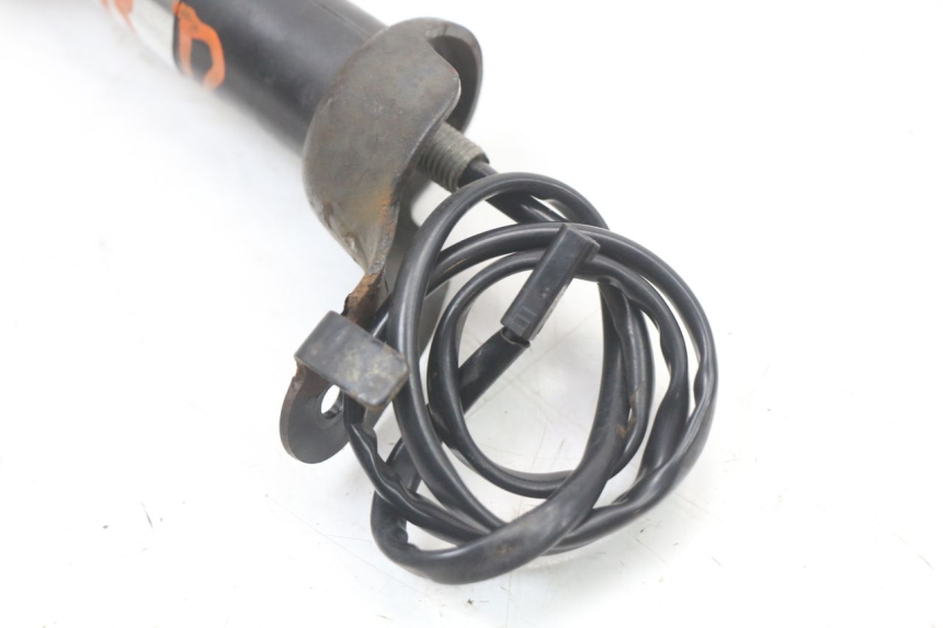 photo de HINTEN RECHTS BLINKER SUZUKI VL INTRUDER 125 (2004 - 2007) - Details der Befestigungspunkte