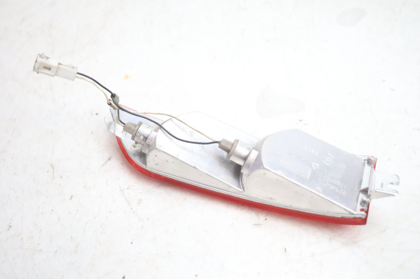 photo de HINTEN RECHTS BLINKER PIAGGIO X8 STREET 125 (2006 - 2007) - Details der Befestigungspunkte