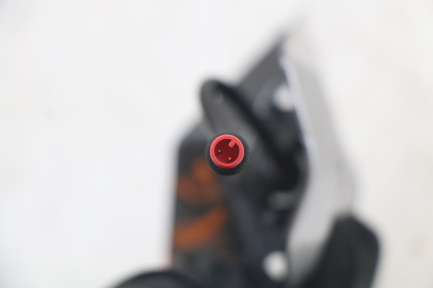 photo de HINTEN LINKS BLINKER DUALTRON TOGO PLUS 1 - Details der Befestigungspunkte