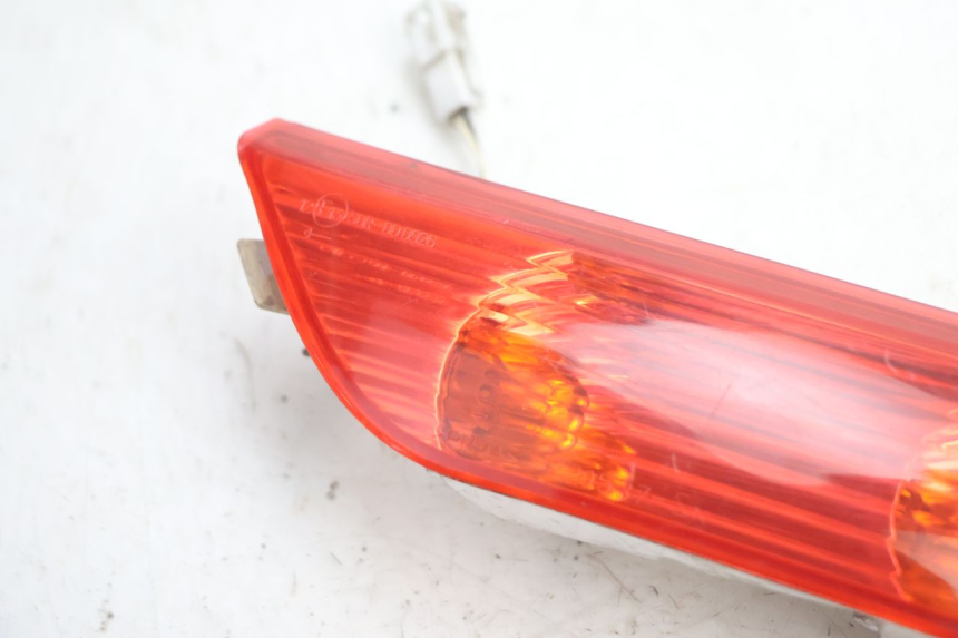 photo de HINTEN LINKS BLINKER PIAGGIO X8 STREET 125 (2006 - 2007) - Detailansicht des Bauteils
