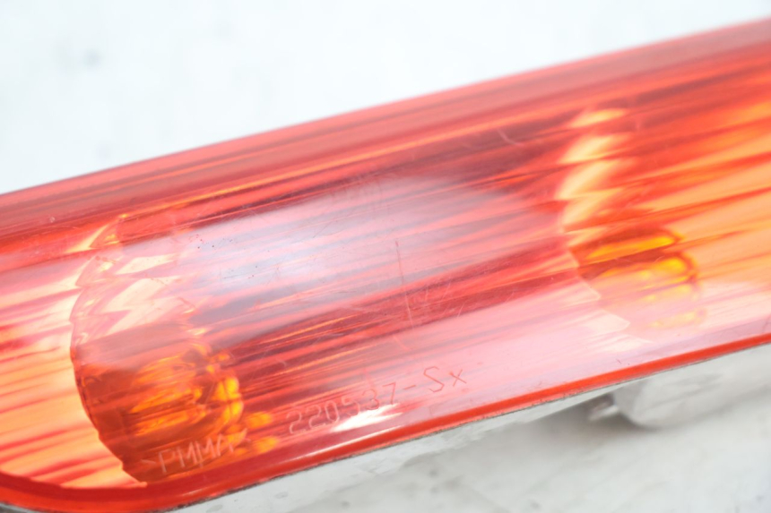 photo de HINTEN LINKS BLINKER PIAGGIO X8 STREET 125 (2006 - 2007) - Zoom auf Gebrauchszustand
