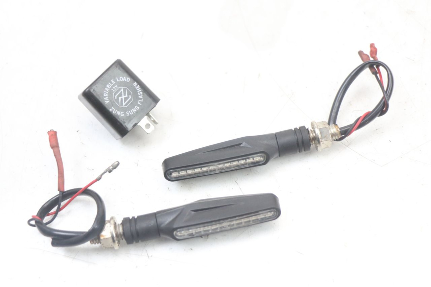 photo de HINTEN BLINKER SUZUKI GS F 500 (2004 - 2007) - Hauptansicht