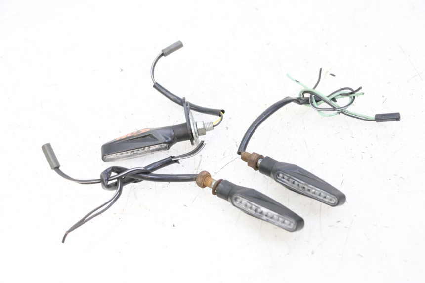 photo de HINTEN BLINKER SUZUKI GSR 750 (2011 - 2017) - Hauptansicht