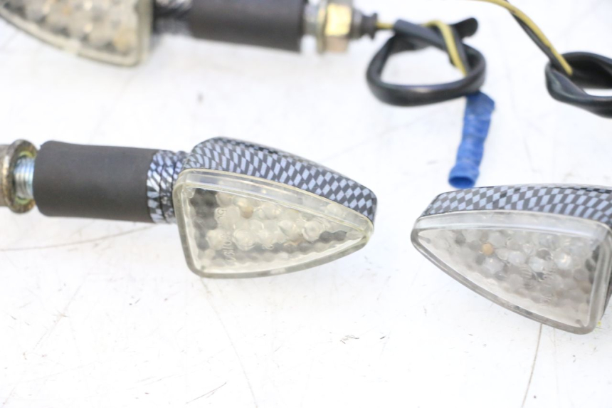 photo de RÜCKLICHT PEUGEOT LUDIX SNAKE 2T 50 (2004 - 2014) - Details der Befestigungspunkte