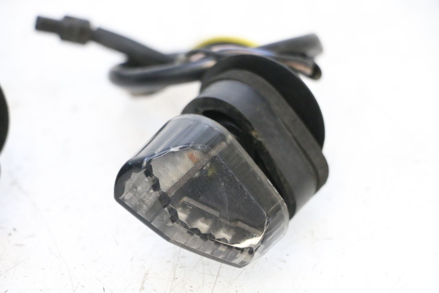 photo de HINTEN BLINKER PIAGGIO MP3 RL 250 (2006 - 2010) - Oberflächenzustand und Material