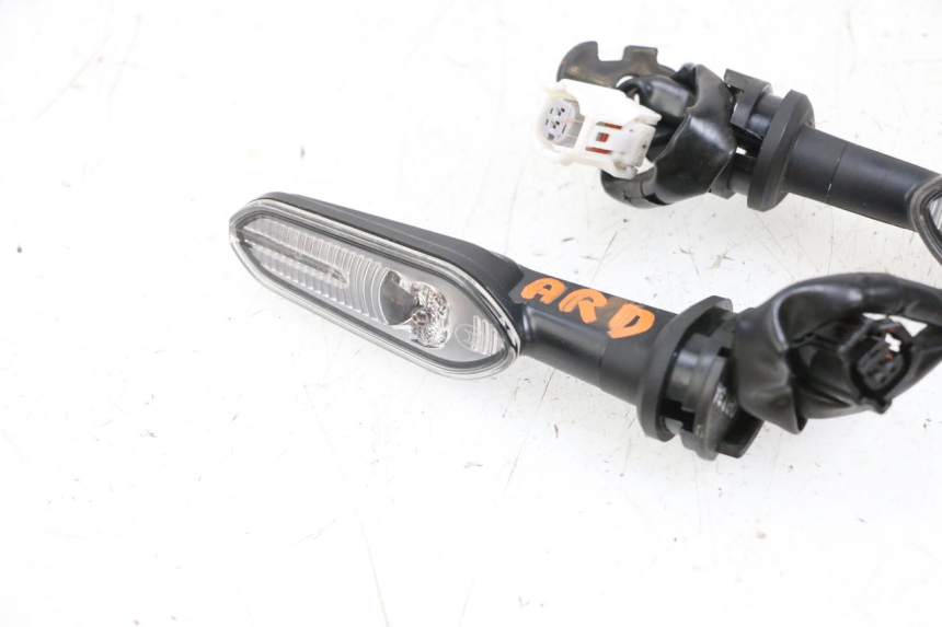 photo de HINTEN BLINKER YAMAHA NEO'S CORE 1 (2022 - 2026) - Details der Befestigungspunkte