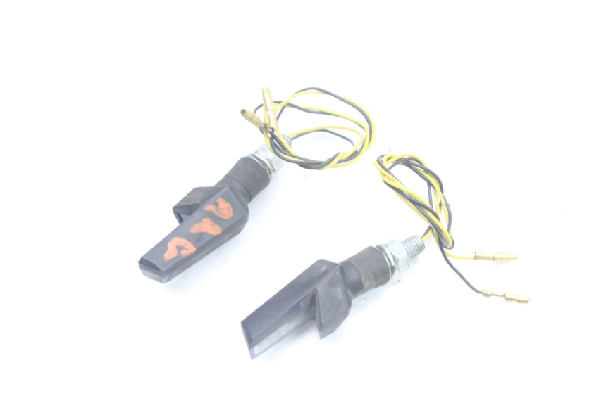 photo de HINTEN BLINKER YAMAHA FZS FAZER 600 (2001 - 2003) - Zoom auf Gebrauchszustand