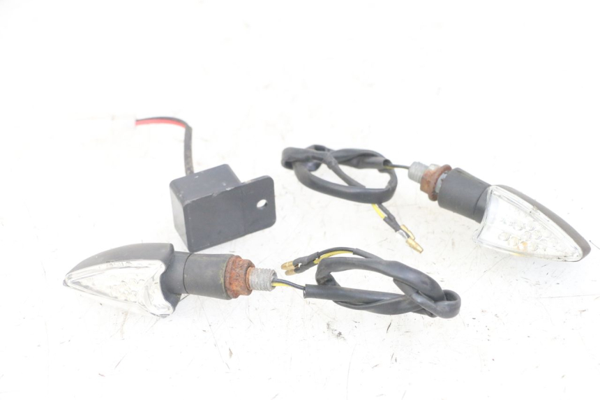 photo de VORNE BLINKER HONDA CBF 500 (2004 - 2007) - Hauptansicht