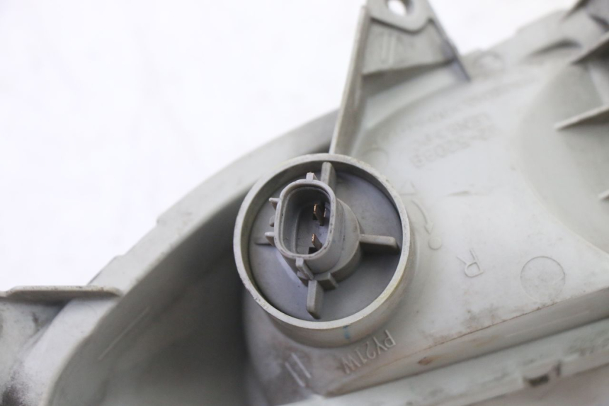 photo de RECHTER BLINKER SUZUKI BURGMAN 125 (2007 - 2014) - Details der Befestigungspunkte