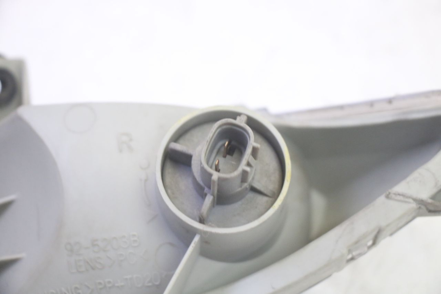 photo de RECHTER BLINKER SUZUKI BURGMAN 125 (2007 - 2014) - Details der Befestigungspunkte