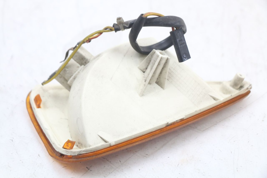 photo de VORNE RECHTS BLINKER BMW C1 125 (2000 - 2003) - Details der Befestigungspunkte