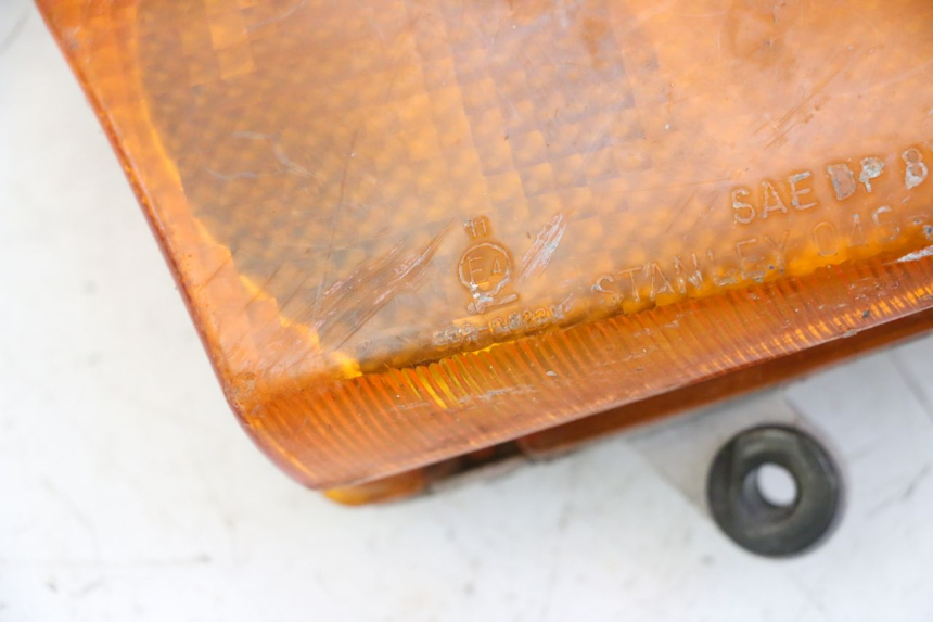 photo de VORNE RECHTS BLINKER HONDA CBR F SC25 1000 (1989 - 1992) - Charakteristische Merkmale