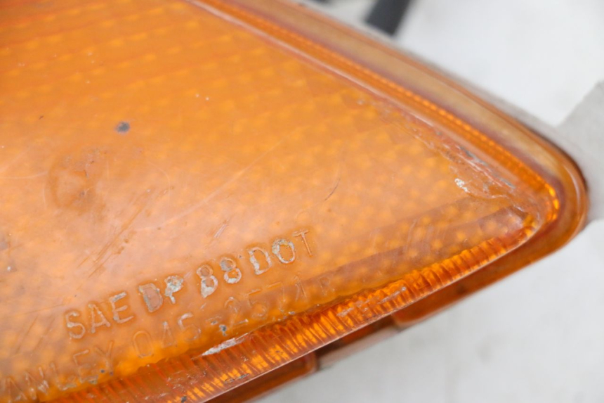 photo de VORNE RECHTS BLINKER HONDA CBR F SC25 1000 (1989 - 1992) - Zoom auf Komponenten