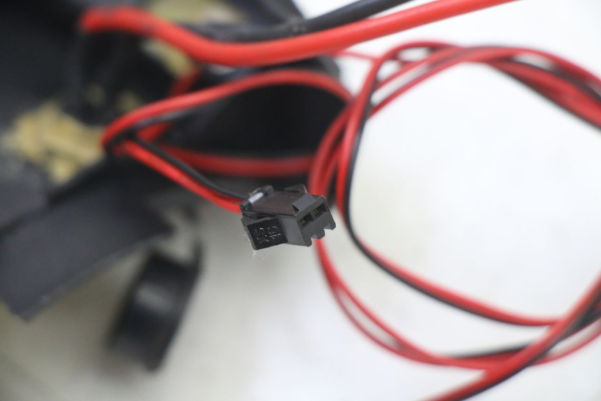 photo de VORNE RECHTS BLINKER URBANGLIDE E-CROSS PRO 1 - Oberflächenzustand und Material