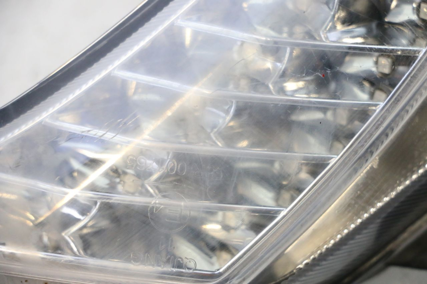 photo de VORDERER RECHTER BLINKER KEEWAY F-ACT FACT EVO 50 (2020 - 2026) - Details der Befestigungspunkte