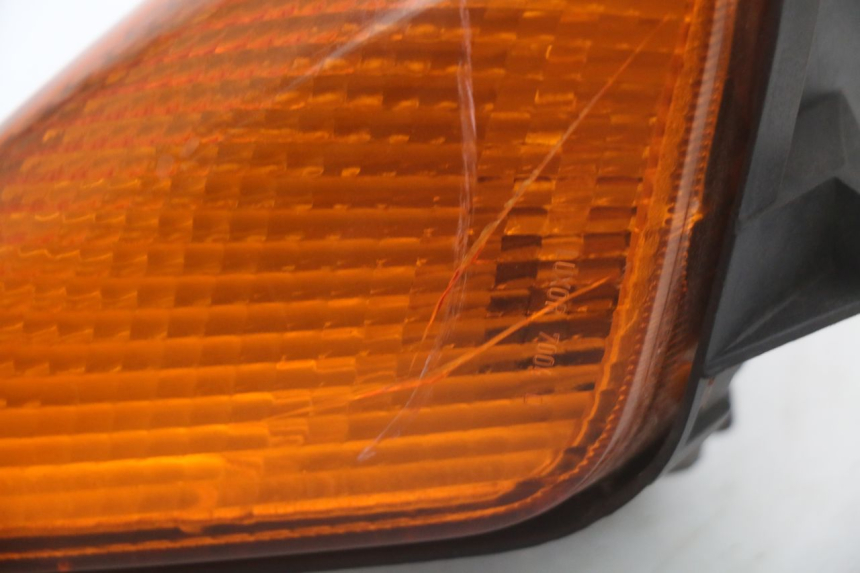 photo de VORNE RECHTS BLINKER HONDA FES PANTHEON 2T 125 (1998 - 2002) - Zoom auf Gebrauchszustand