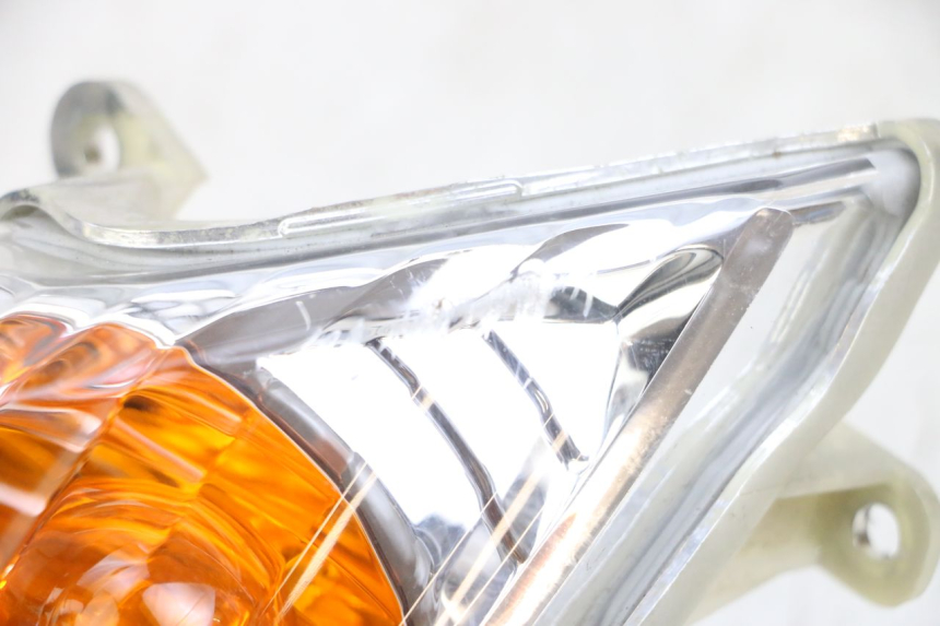 photo de VORNE RECHTS BLINKER MBK FLAME X 125 (2007 - 2016) - Details der Befestigungspunkte