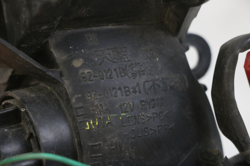 photo de VORNE RECHTS BLINKER SYM GTS EVO 125 (2009 - 2013) - Zoom auf Gebrauchszustand