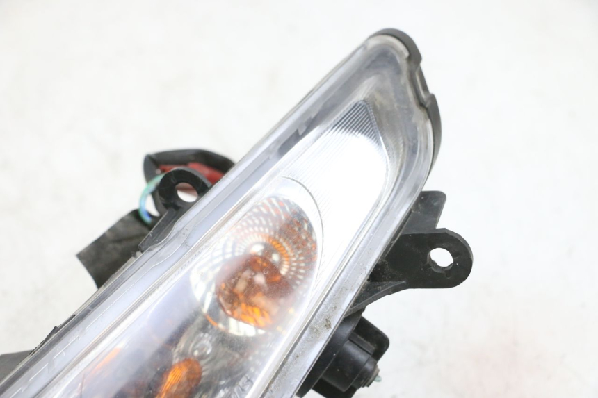photo de VORNE RECHTS BLINKER SYM GTS EVO 125 (2009 - 2013) - Details der Befestigungspunkte