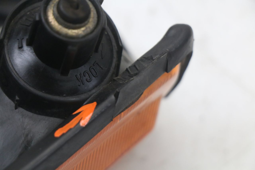 photo de VORNE RECHTS BLINKER KAWASAKI GTR 1000 (1994 - 2004) - Details der Befestigungspunkte