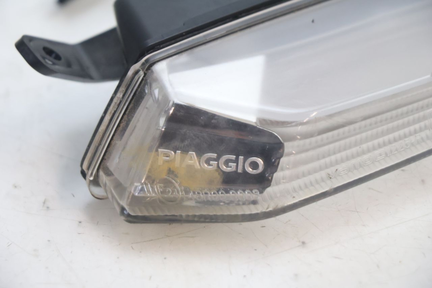 photo de VORNE RECHTS BLINKER PIAGGIO MP3 HPE 530 (2022 - 2026) - Detailansicht des Bauteils