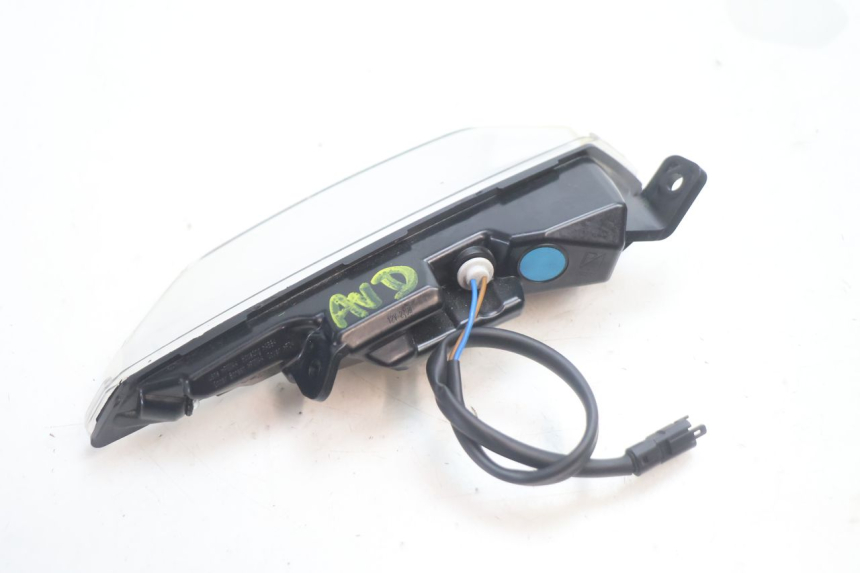 photo de VORNE RECHTS BLINKER PIAGGIO MP3 HPE 530 (2022 - 2026) - Alternative Perspektive