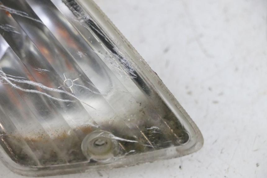 photo de VORNE RECHTS BLINKER PIAGGIO VESPA GRANTURISMO 200 (2004 - 2005) - Details der Befestigungspunkte