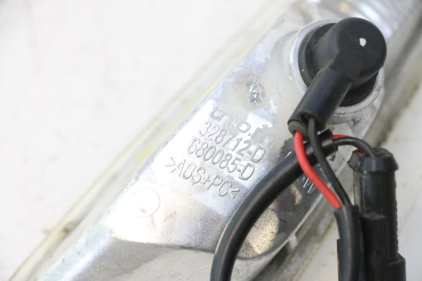 photo de RECHTER BLINKER PIAGGIO VESPA PRIMAVERA 2T 50 (2013 - 2018) - Oberflächenzustand und Material