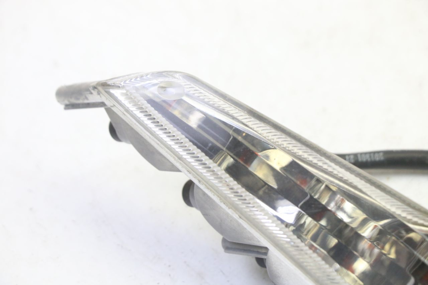 photo de VORNE RECHTS BLINKER PEUGEOT VIVACITY NEW 4T 50 (2008 - 2017) - Detailansicht des Bauteils