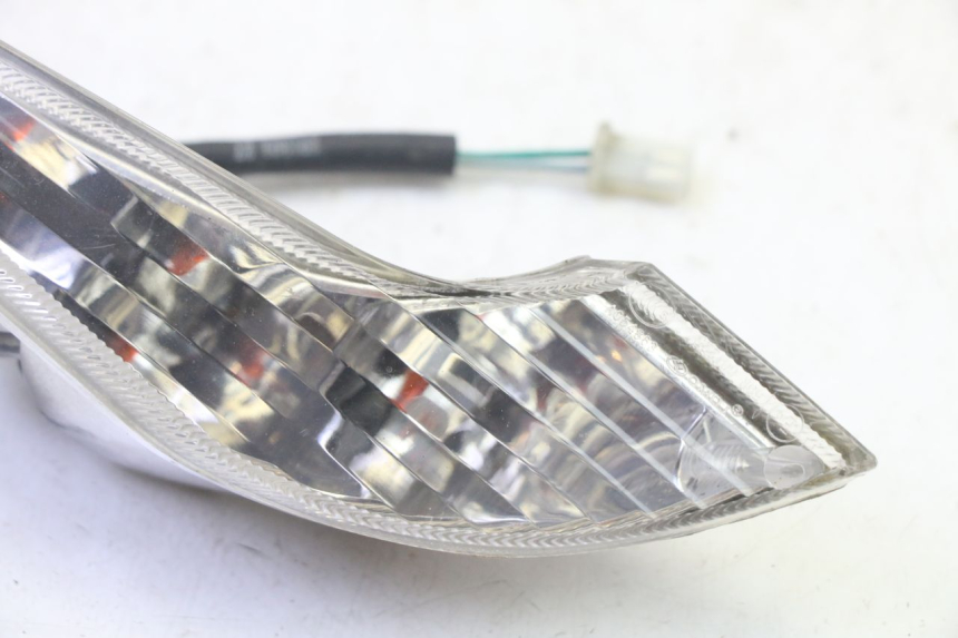 photo de VORNE RECHTS BLINKER PEUGEOT VIVACITY NEW 4T 50 (2008 - 2017) - Zoom auf Gebrauchszustand