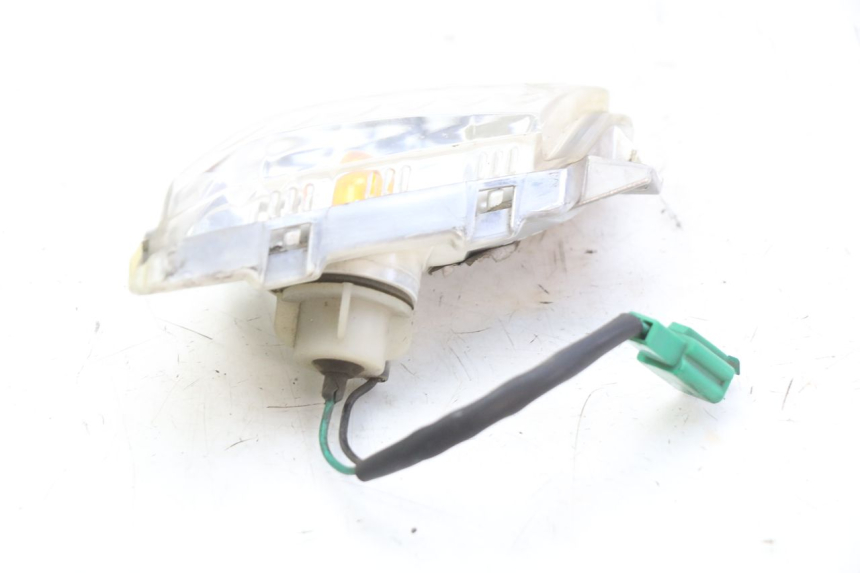 photo de RECHTER BLINKER YAMAHA XMAX X-MAX 125 (2006 - 2009) - Technische Nahaufnahme