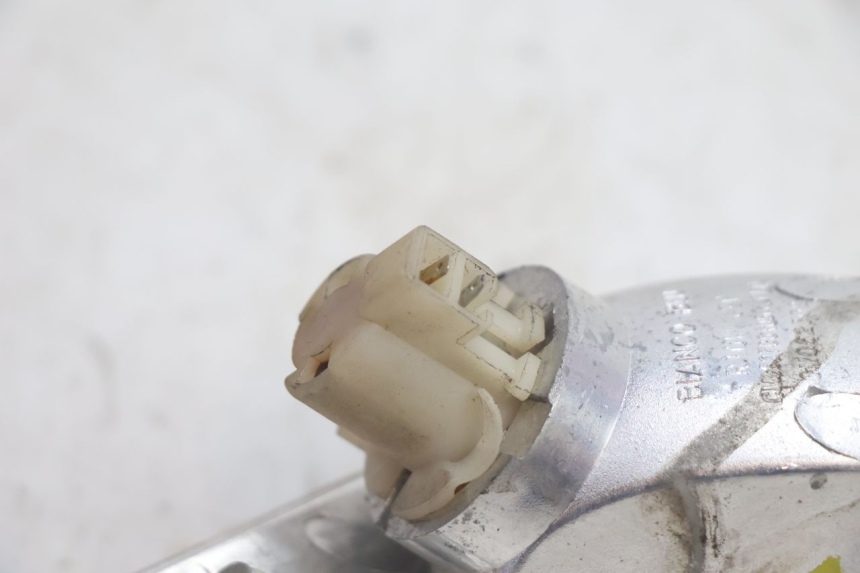 photo de VORNE RECHTS BLINKER PIAGGIO ZIP IGET 4T 50 (2021 - 2023) - Details der Befestigungspunkte